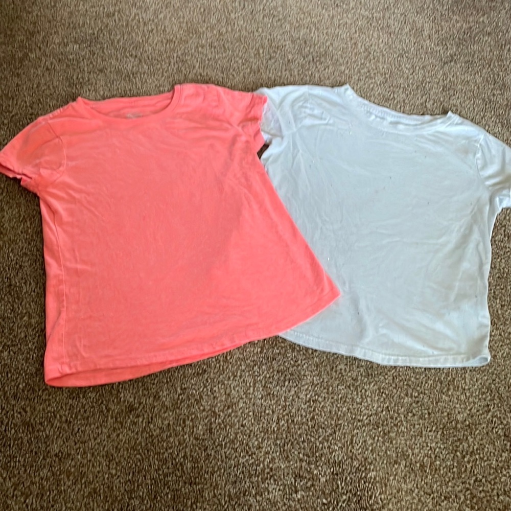 Bundle of 2 girls short sleeve tee shirts 7/8
